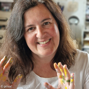 Isabel Krahl: Gibt Workshops zum Thema „Bible Art Journaling“, lebet im Landkreis München und arbeitet als Pfarramtssekretärin